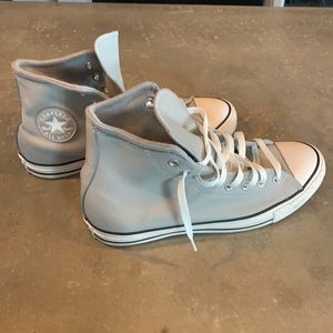 Converse Chuck Taylor’s Gray Leather hi-tops